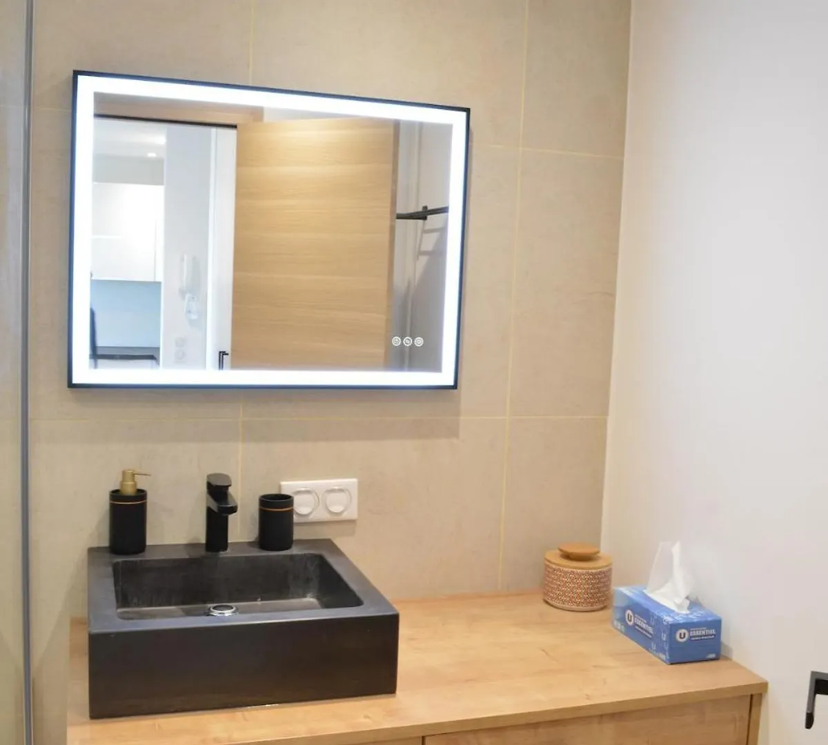 דירה Appartement 2P Vue Mer אנטיב