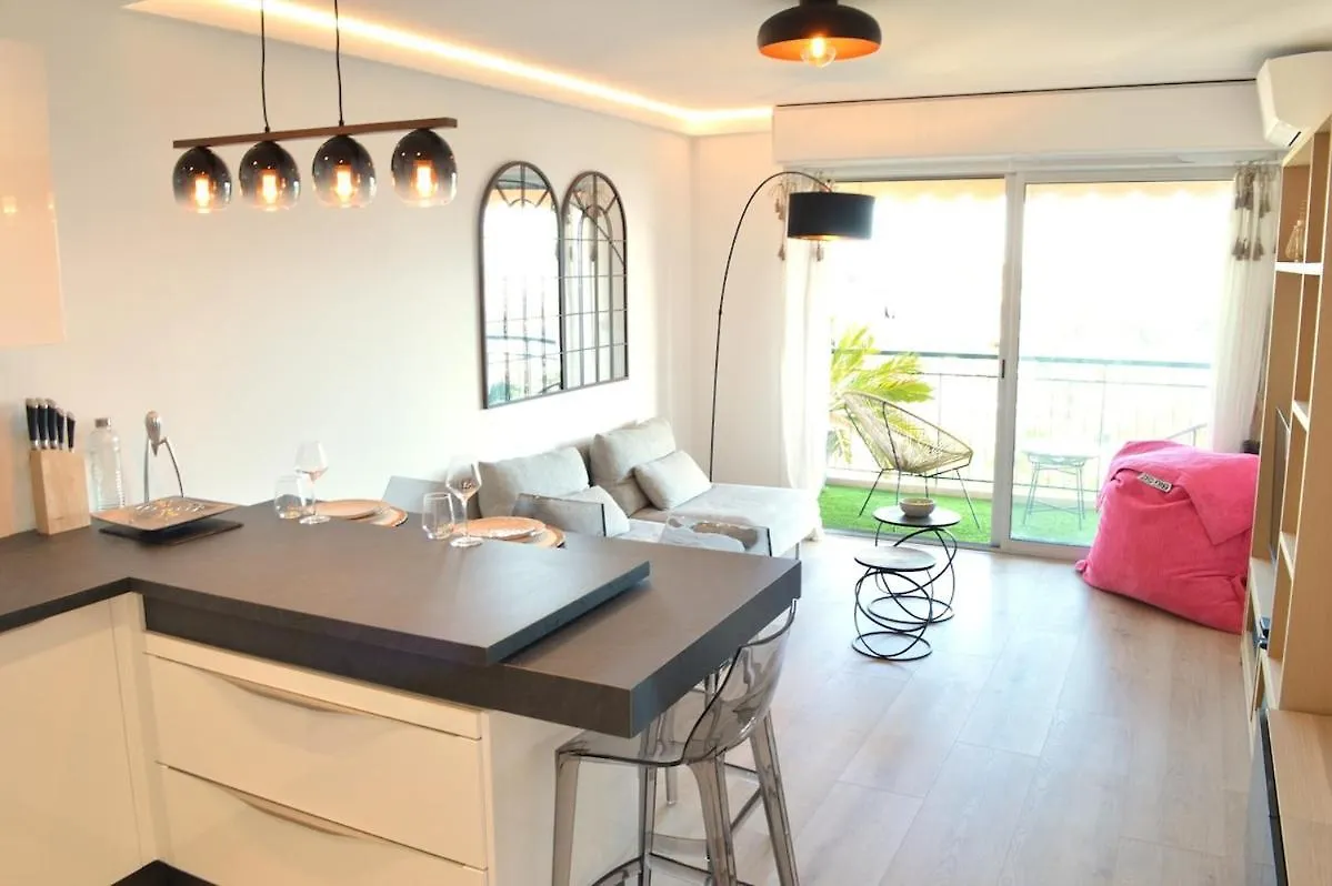 Appartement 2P Vue Mer Antibes Apartment