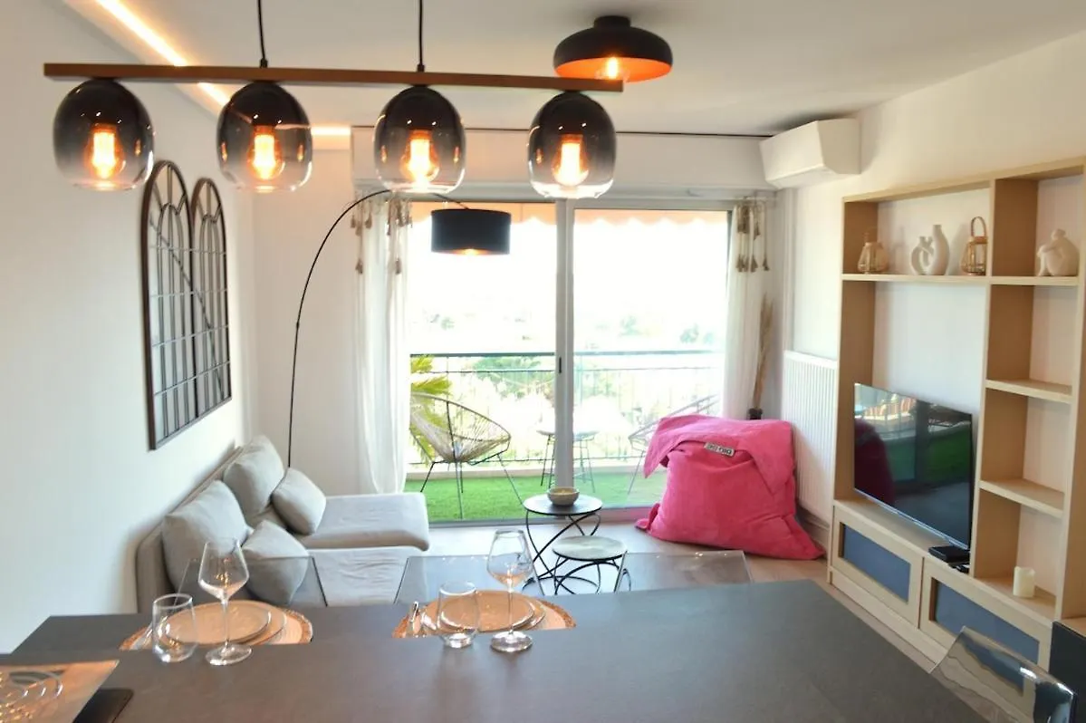Appartement 2P Vue Mer Antibes Apartment